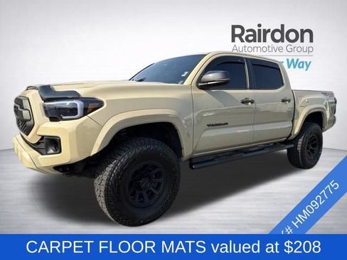 Used 2017 Toyota Tacoma TRD Sport w/ Tow Package (A/T) AWD/4WD image 3