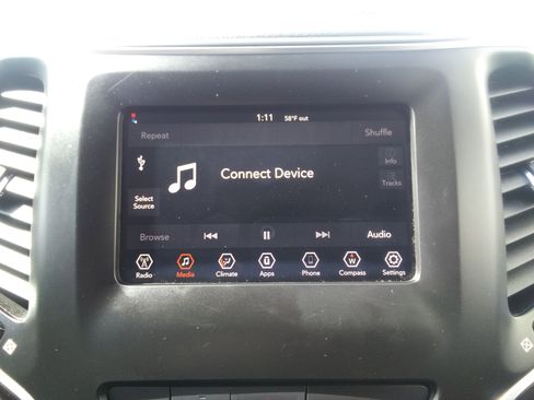 Used 2019 Jeep Cherokee Latitude Plus image 22