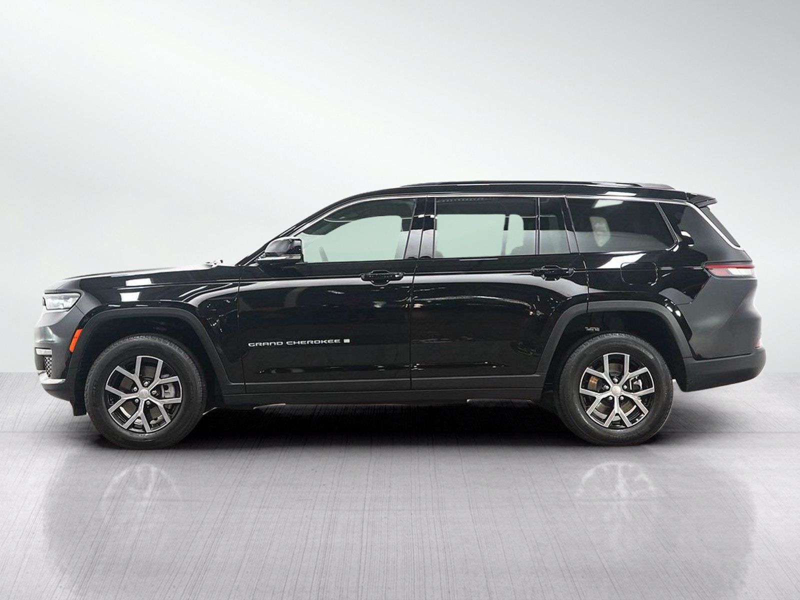 Used 2025 Jeep Grand Cherokee L Limited AWD/4WD image 2
