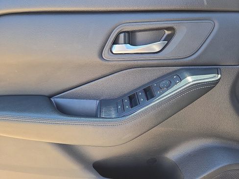 Used 2025 Nissan Rogue SV AWD/4WD image 21