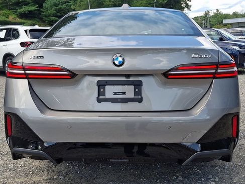 Used 2026 BMW 530i xDrive w/ M Sport Package AWD/4WD image 5