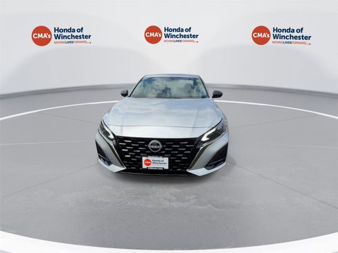 Used 2025 Nissan Altima 2.5 SV FWD image 3