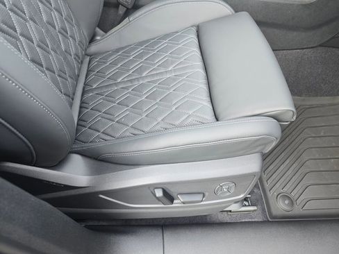 New 2025 Audi SQ5 Prestige image 29