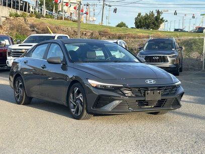 Used 2025 Hyundai Elantra Limited