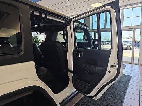 Used 2022 Jeep Wrangler Unlimited Rubicon 4xe w/ Cold Weather Group AWD/4WD image 33