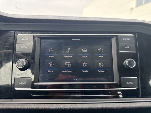 Used 2022 Volkswagen Jetta SE w/ Panoramic Sunroof Package FWD image 17