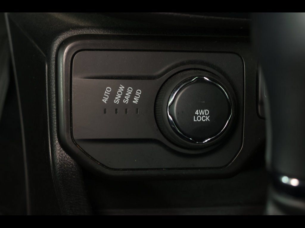 Used 2020 Jeep Renegade Altitude AWD/4WD image 24