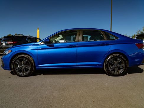 Used 2024 Volkswagen Jetta SE w/ Panoramic Sunroof Package image 13