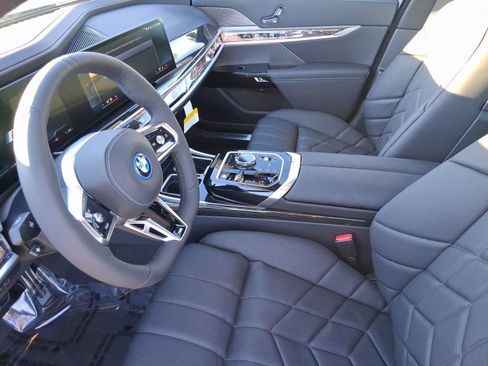 Used 2026 BMW i7 xDrive60 w/ Premium Package AWD/4WD image 27