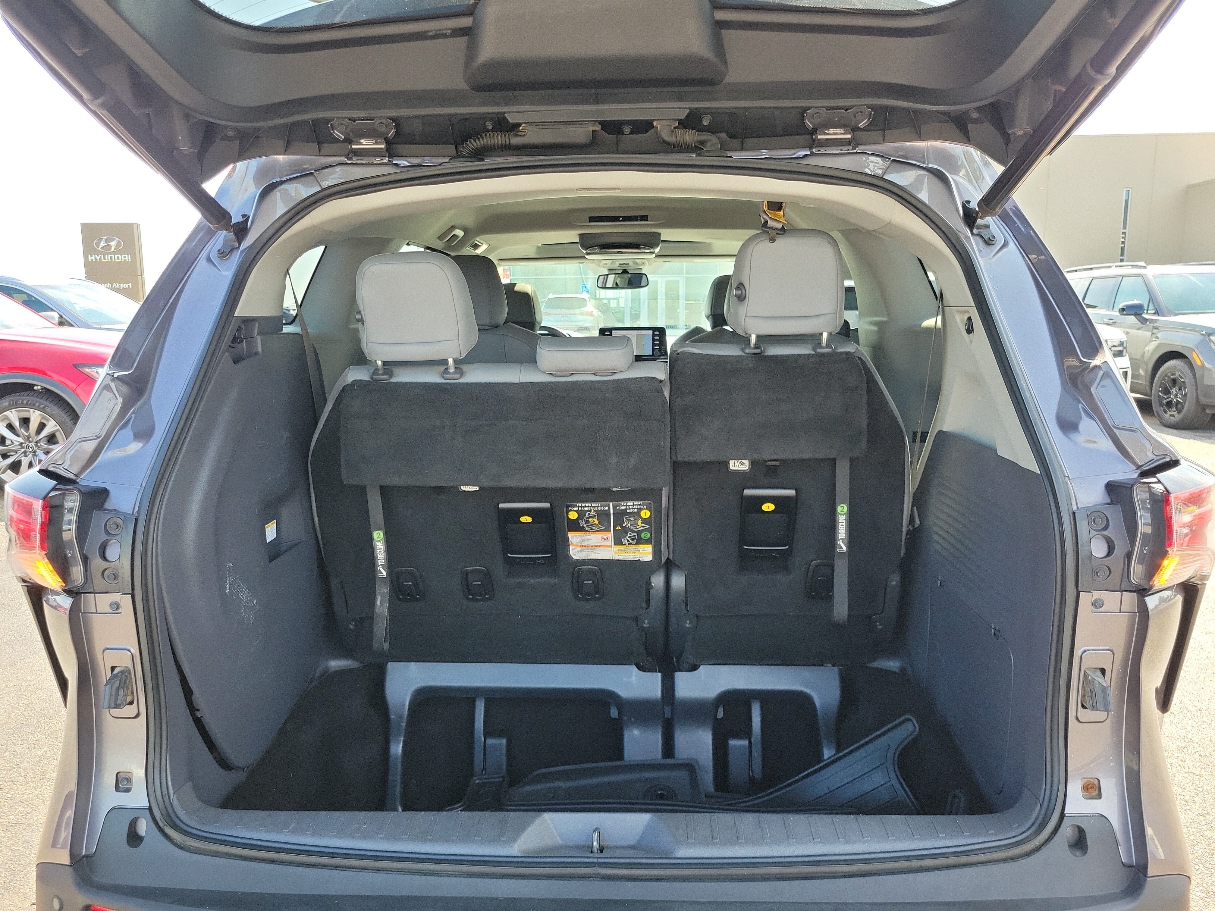 Used 2021 Toyota Sienna XLE w/ XLE Plus Package AWD/4WD image 8