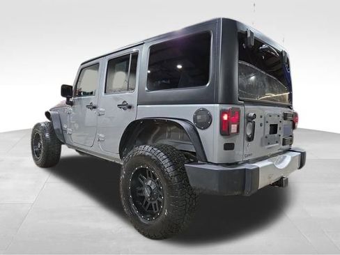 Used 2015 Jeep Wrangler Unlimited Sahara w/ Connectivity Group image 8
