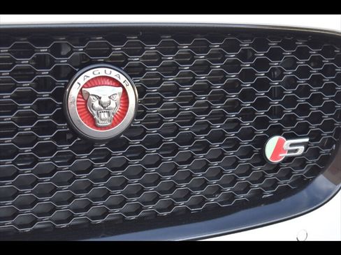 Used 2017 Jaguar XF S image 44