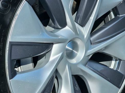 Used 2021 Tesla Model Y Long Range AWD/4WD image 8