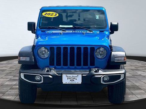 Used 2023 Jeep Gladiator Sport AWD/4WD image 3