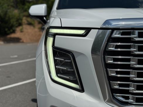 Used 2025 GMC Yukon XL Denali AWD/4WD image 19