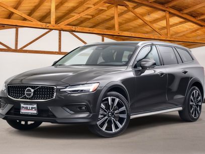Used 2024 Volvo V60 B5 Cross Country Ultimate w/ Protection Package Premier