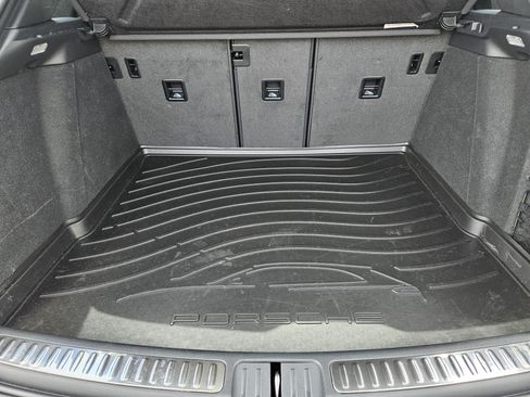Certified 2026 Porsche Macan Turbo AWD/4WD image 31