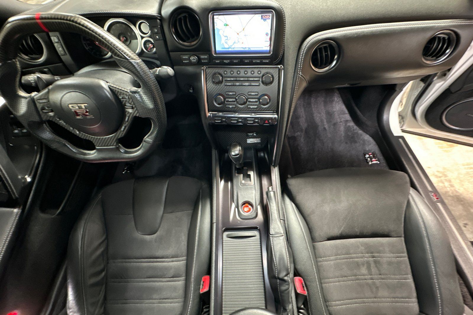 Used 2015 Nissan GT-R Premium AWD/4WD image 13