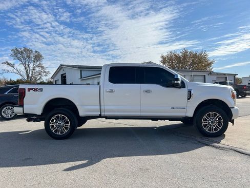 Used 2017 Ford F250 Platinum w/ Platinum Ultimate Package image 4