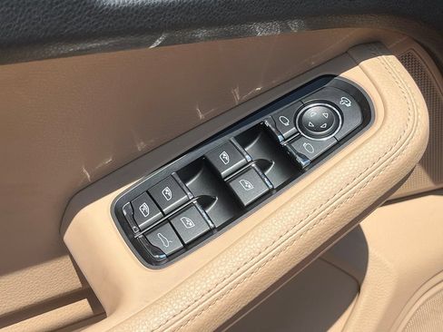 Used 2022 Porsche Macan AWD/4WD image 18