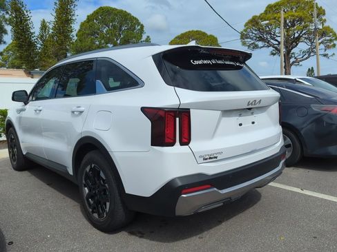 Certified 2025 Kia Sorento S image 7
