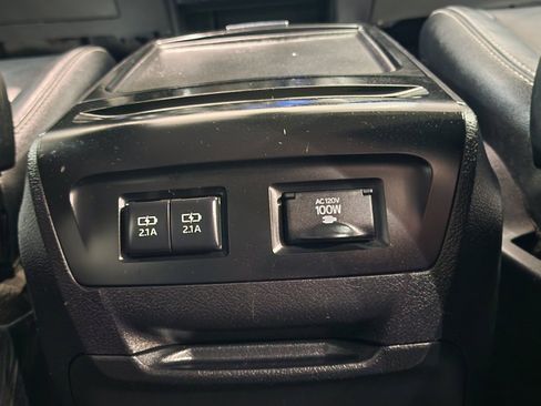 Used 2018 Toyota Sienna SE FWD image 16