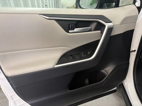 Used 2024 Toyota RAV4 XLE w/ Convenience Package FWD image 8