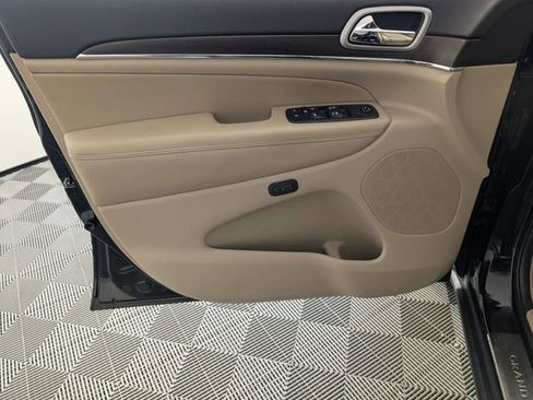 Used 2018 Jeep Grand Cherokee Limited w/ Luxury Group II image 10