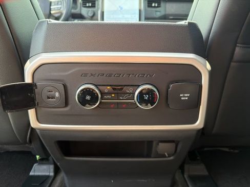 Used 2023 Ford Expedition Limited AWD/4WD image 17
