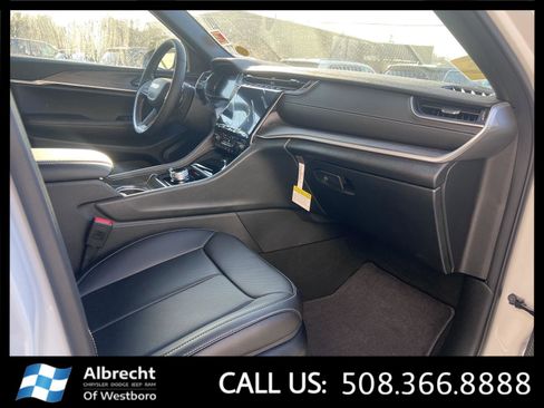 New 2025 Jeep Grand Cherokee Limited w/ Luxury Tech Group II AWD/4WD image 15