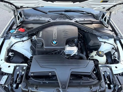 Used 2018 BMW 320i Sedan RWD image 19