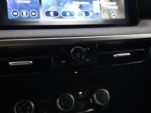 Used 2025 Nissan Kicks SV image 19