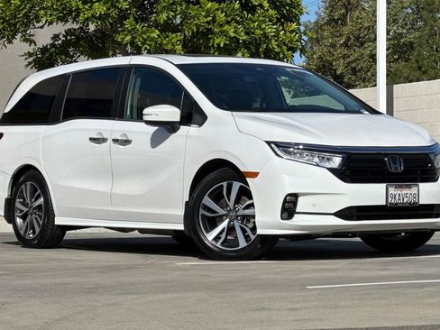 Certified 2024 Honda Odyssey Touring image 2