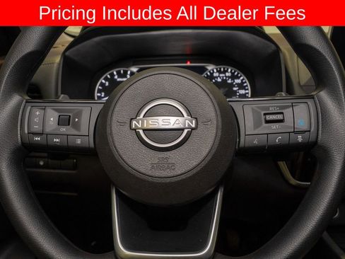 Used 2023 Nissan Rogue SV FWD image 17