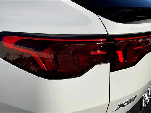 Used 2025 BMW X2 xDrive28i w/ Premium Package image 32