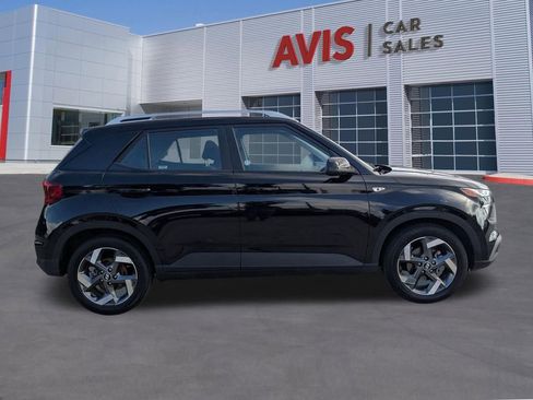 Used 2025 Hyundai Venue SEL FWD image 2
