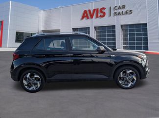 Used 2025 Hyundai Venue SEL FWD video 2