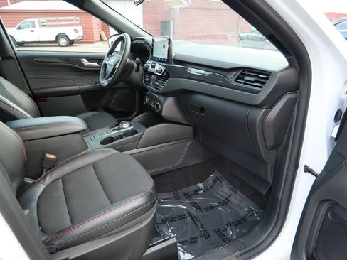 Certified 2023 Ford Escape ST-Line AWD/4WD image 11
