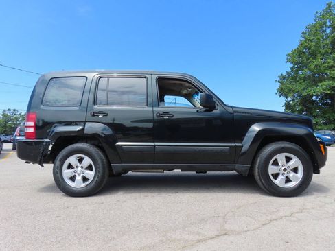 Used 2012 Jeep Liberty Sport AWD/4WD image 6