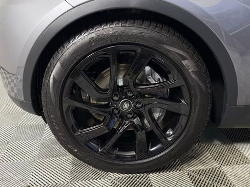 Certified 2025 Land Rover Discovery S image 10