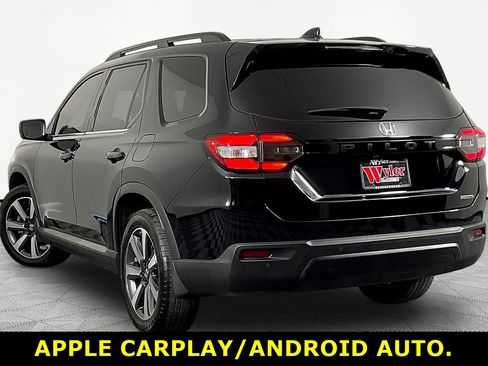 Used 2025 Honda Pilot Touring image 4