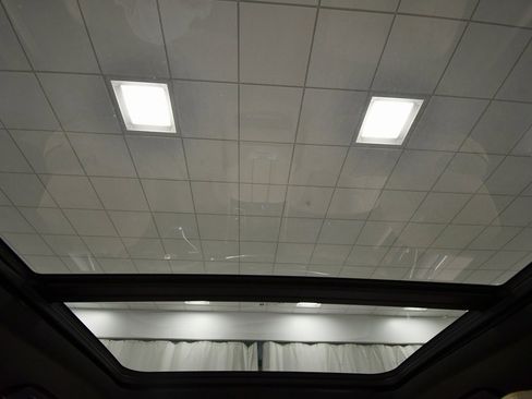 Used 2022 Cadillac Escalade Premium Luxury image 16