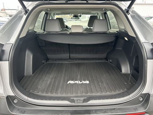 Used 2022 Toyota RAV4 XLE Premium image 27