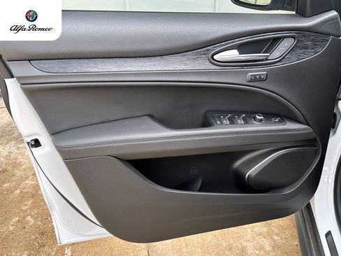 Used 2023 Alfa Romeo Stelvio Sprint RWD image 22