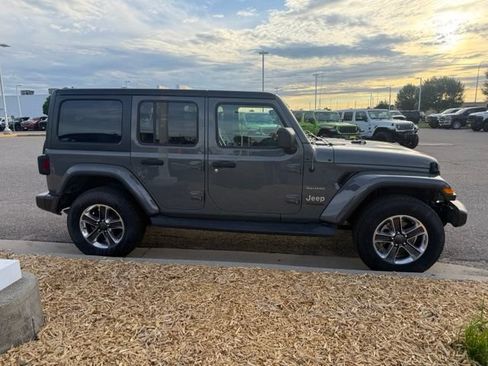 Used 2018 Jeep Wrangler Unlimited Sahara w/ Cold Weather Group AWD/4WD image 23