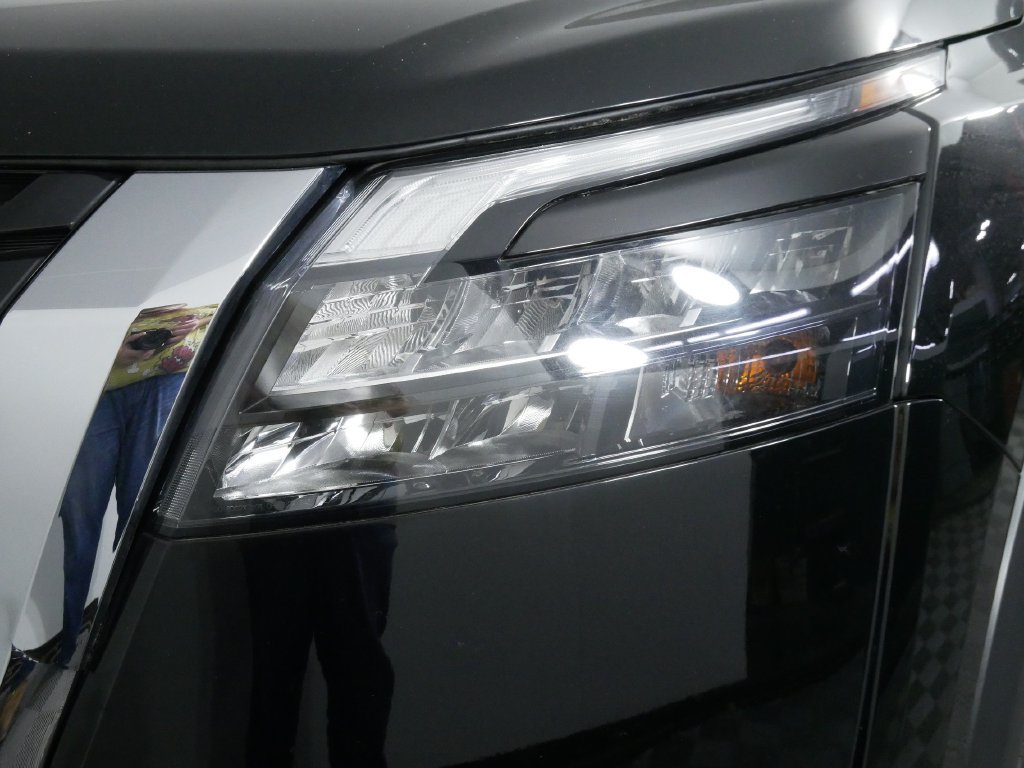 Used 2025 Nissan Pathfinder SL AWD/4WD image 14