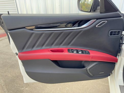 Used 2021 Maserati Ghibli Trofeo image 43