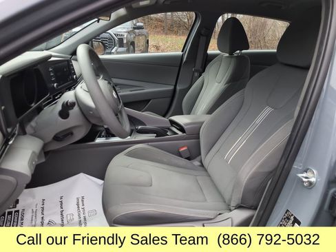 Used 2023 Hyundai Elantra SEL FWD image 11