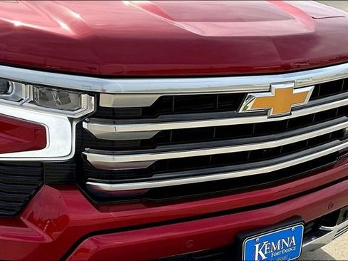 Used 2025 Chevrolet Silverado 1500 High Country w/ High Country Premium Package AWD/4WD image 33