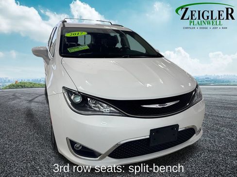 Used 2017 Chrysler Pacifica Touring-L FWD image 8